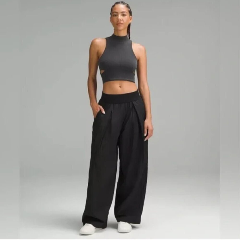 117 Lululemon Ribbed Softstreme Mockneck Cropped Tank Top - Black